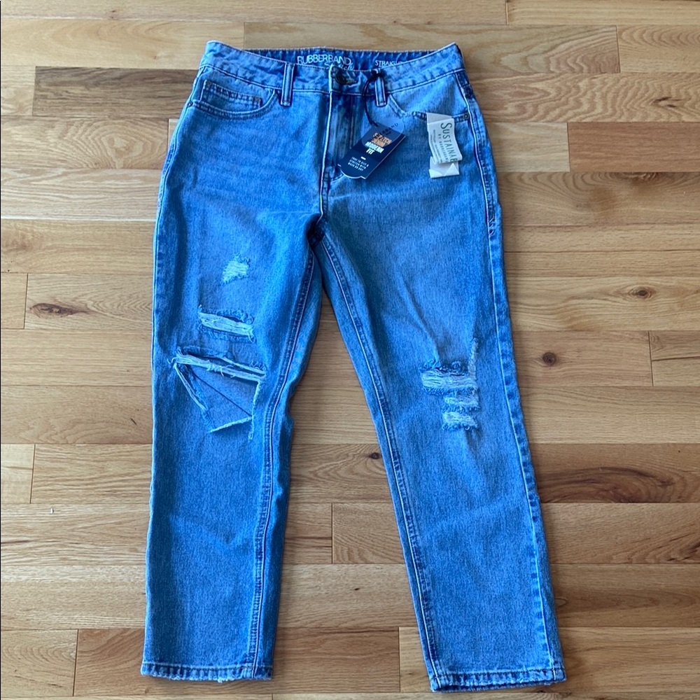 Women’s stretch straight leg denim 
New with tags
Size 28